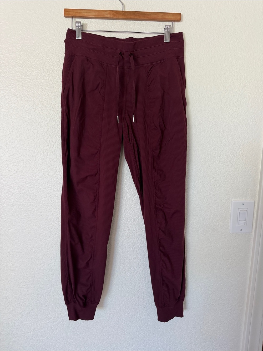 Lululemon Maroon Jogger Pants - Drawstring Waist size medium